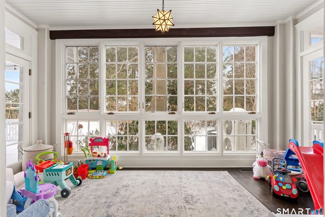 242 Ocean Drive West, Stamford, CT 06902