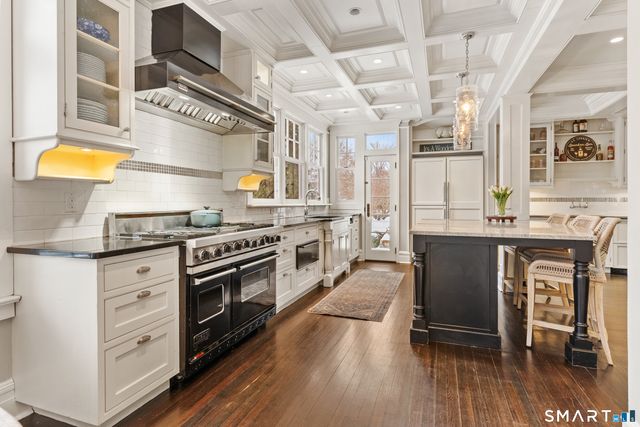 242 Ocean Drive West, Stamford, CT 06902