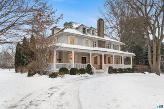 242 Ocean Drive West, Stamford, CT 06902