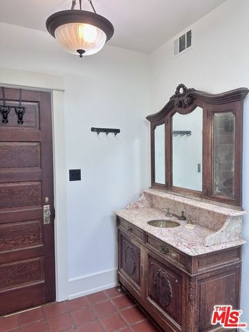 2216 Meade Place, Venice, CA 90291