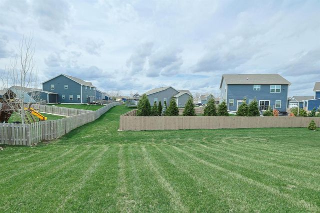 320 Chevington Chase, Tipp City, OH 45371