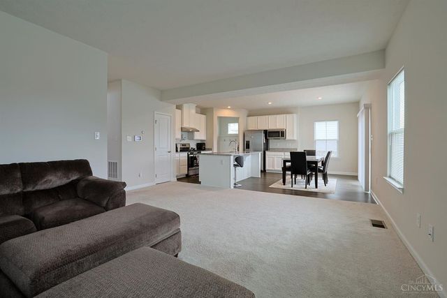 320 Chevington Chase, Tipp City, OH 45371