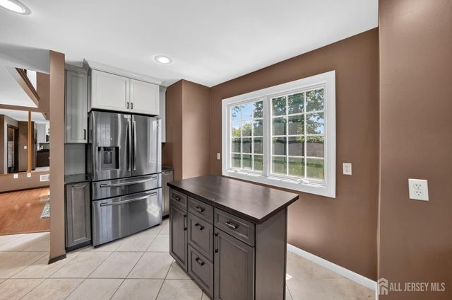 30 Rosewood Road, Edison, NJ 08817