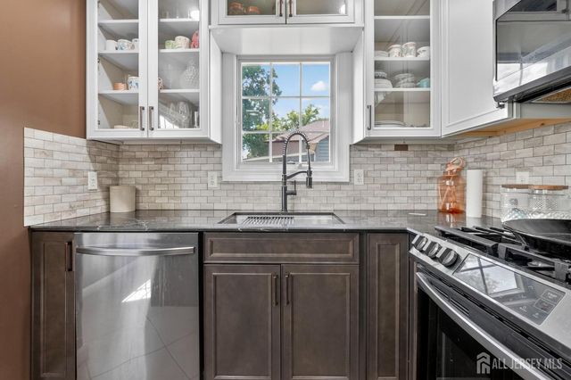 30 Rosewood Road, Edison, NJ 08817