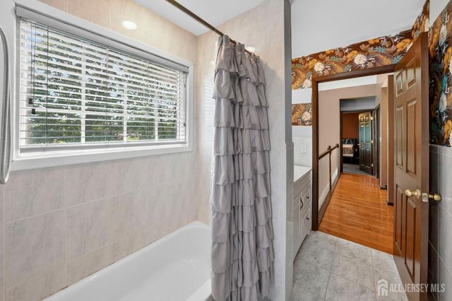 30 Rosewood Road, Edison, NJ 08817