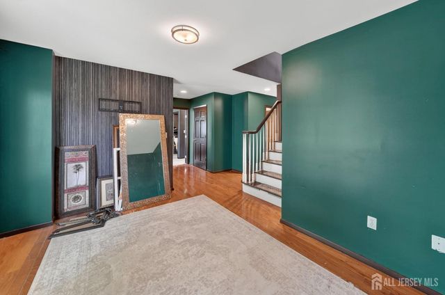 30 Rosewood Road, Edison, NJ 08817