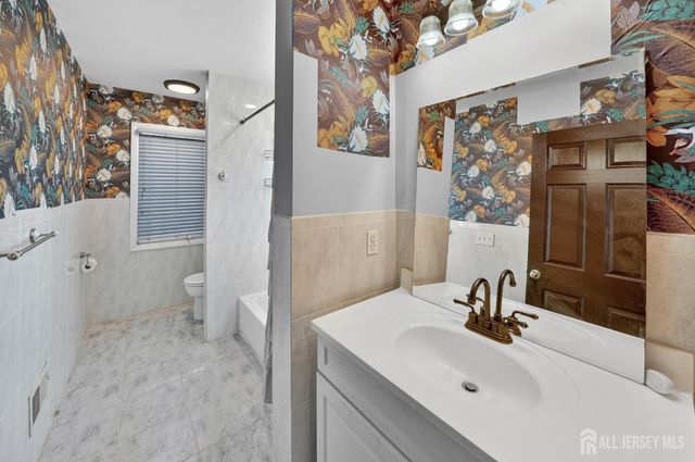 30 Rosewood Road, Edison, NJ 08817