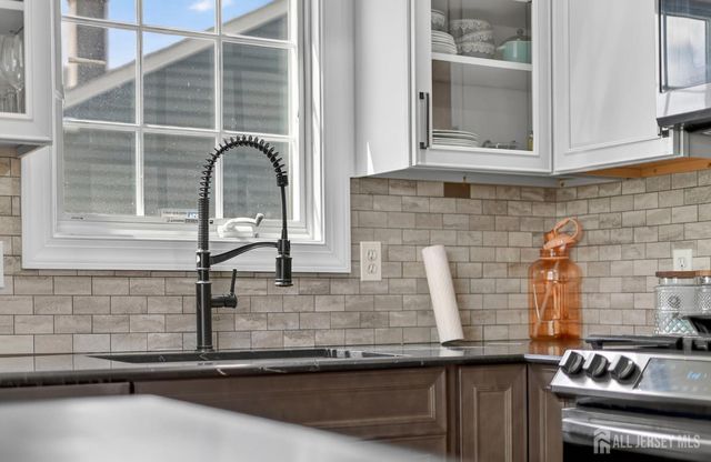 30 Rosewood Road, Edison, NJ 08817