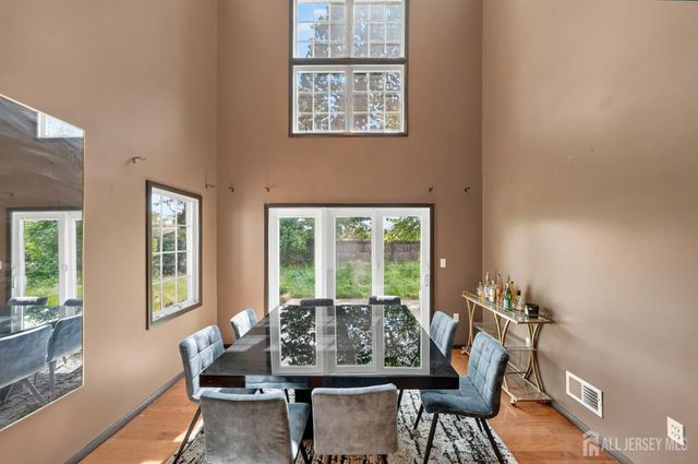 30 Rosewood Road, Edison, NJ 08817