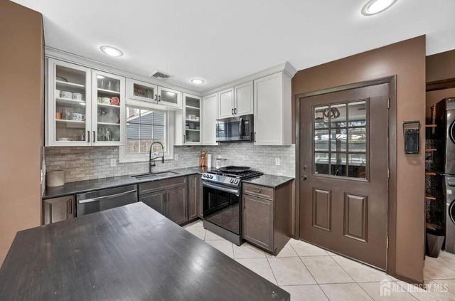 30 Rosewood Road, Edison, NJ 08817