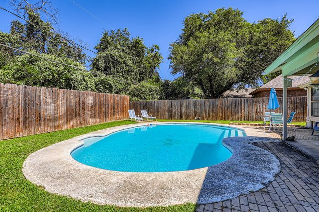 6116 Kingswood Drive, Arlington, TX 76001