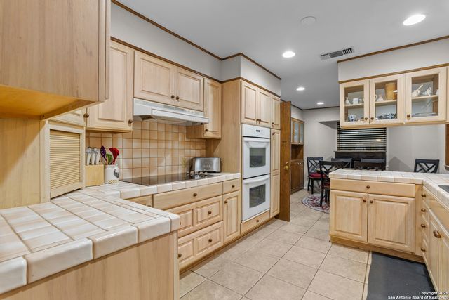 6414 View Pt, San Antonio, TX 78229