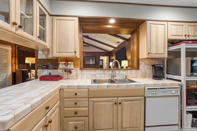 6414 View Pt, San Antonio, TX 78229