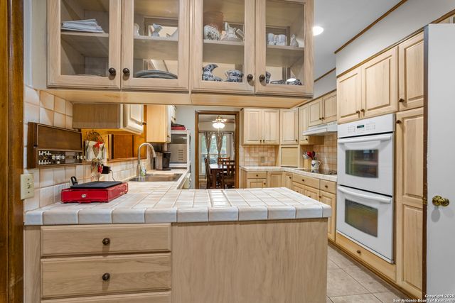 6414 View Pt, San Antonio, TX 78229