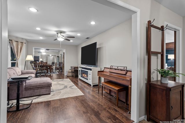 6414 View Pt, San Antonio, TX 78229