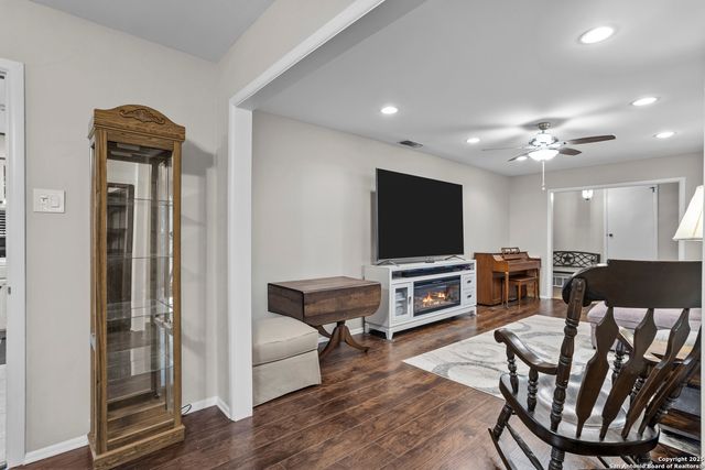 6414 View Pt, San Antonio, TX 78229