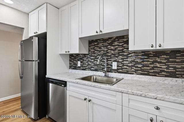 1932 COLLEGE Circle N, Jacksonville, FL 32209