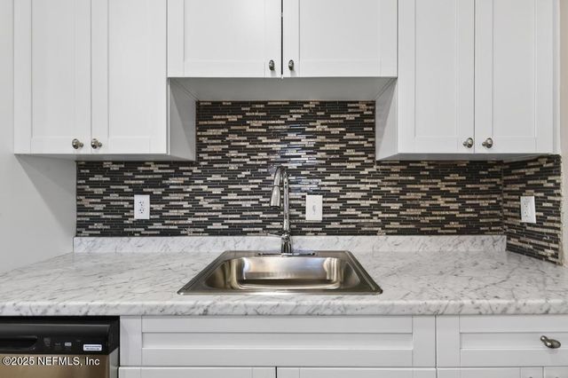 1932 COLLEGE Circle N, Jacksonville, FL 32209