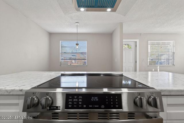 1932 COLLEGE Circle N, Jacksonville, FL 32209