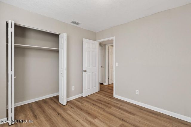 1932 COLLEGE Circle N, Jacksonville, FL 32209