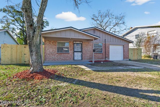 1932 COLLEGE Circle N, Jacksonville, FL 32209
