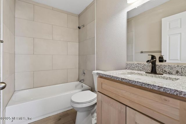 1932 COLLEGE Circle N, Jacksonville, FL 32209