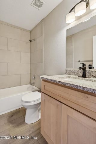 1932 COLLEGE Circle N, Jacksonville, FL 32209