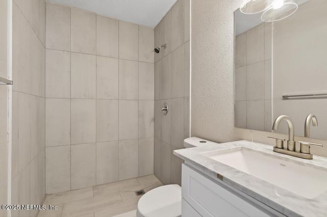 1932 COLLEGE Circle N, Jacksonville, FL 32209