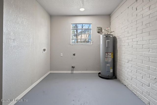 1932 COLLEGE Circle N, Jacksonville, FL 32209