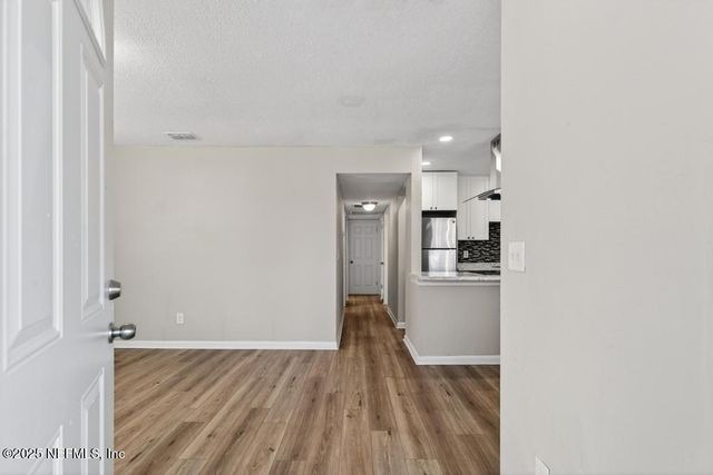 1932 COLLEGE Circle N, Jacksonville, FL 32209