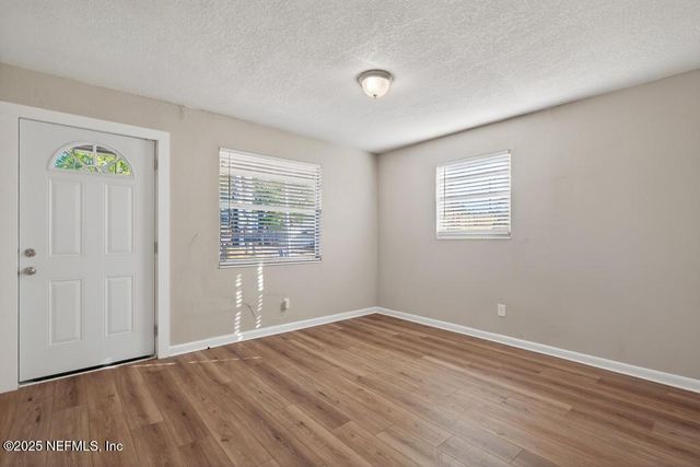 1932 COLLEGE Circle N, Jacksonville, FL 32209