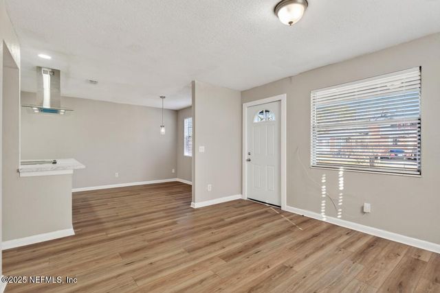 1932 COLLEGE Circle N, Jacksonville, FL 32209