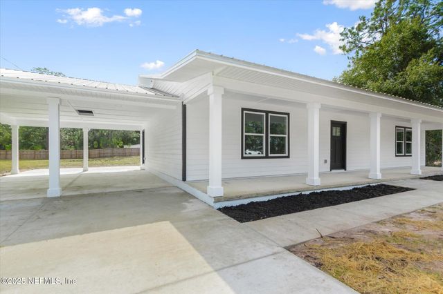 234 DAVIS LAKE Road, Palatka, FL 32177