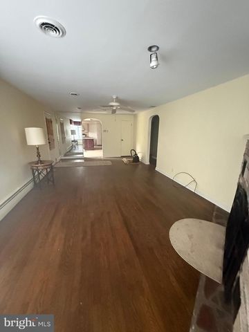 4041 LINGLESTOWN RD, Harrisburg, PA 17112