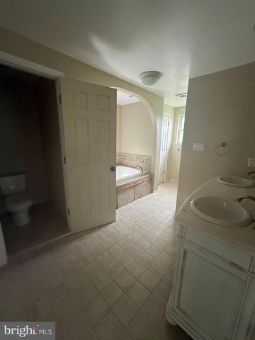 4041 LINGLESTOWN RD, Harrisburg, PA 17112