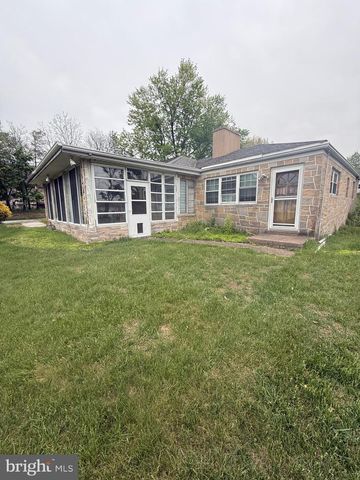 4041 LINGLESTOWN RD, Harrisburg, PA 17112