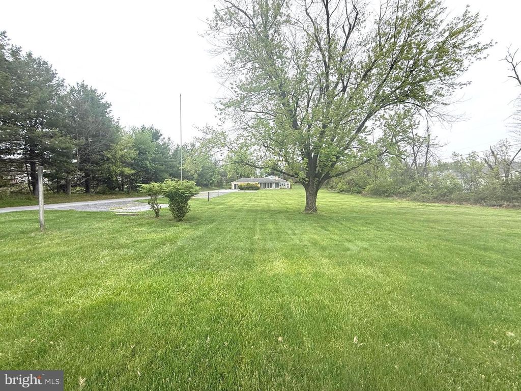 4041 LINGLESTOWN RD, Harrisburg, PA 17112