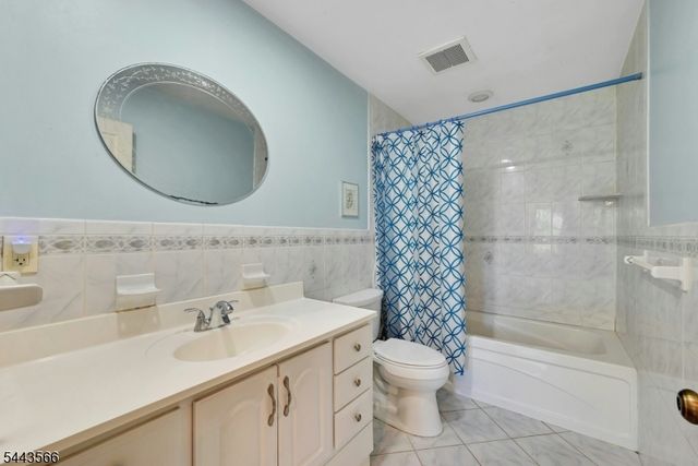 71 View St, Bergenfield Boro, NJ 07621
