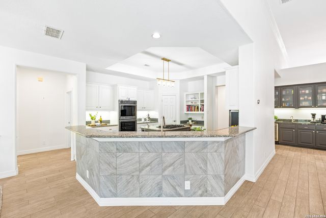 2818 Falling Brk, San Antonio, TX 78258