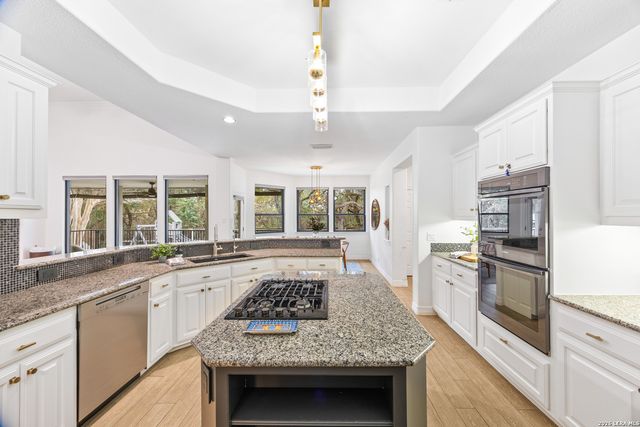 2818 Falling Brk, San Antonio, TX 78258