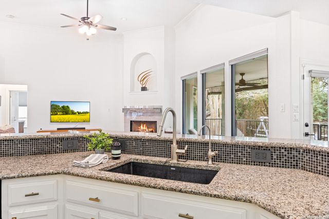 2818 Falling Brk, San Antonio, TX 78258