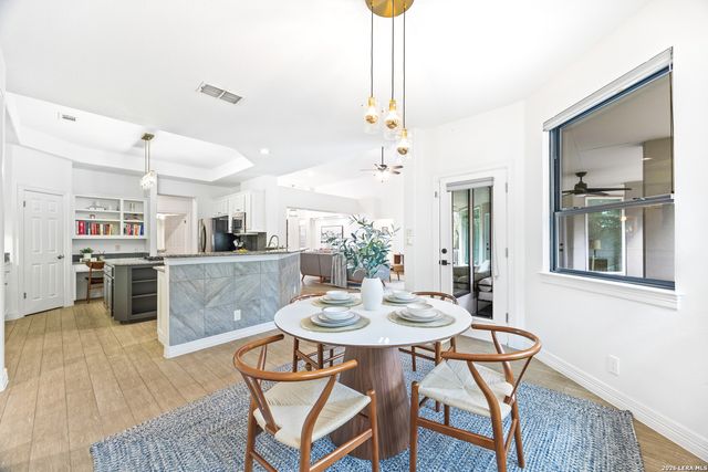 2818 Falling Brk, San Antonio, TX 78258