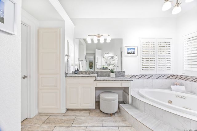 2818 Falling Brk, San Antonio, TX 78258