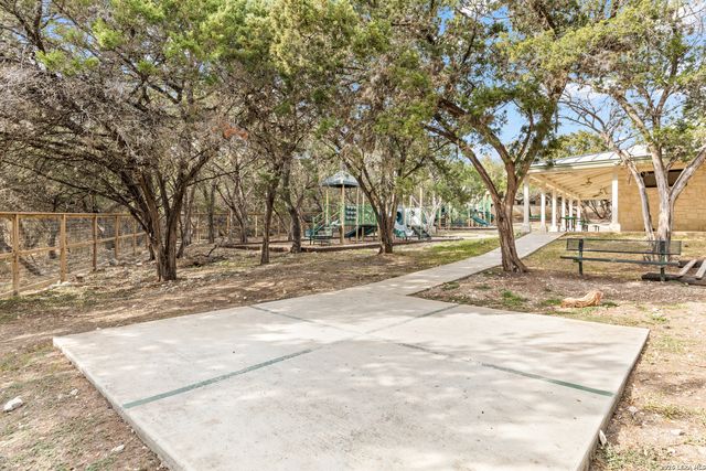 2818 Falling Brk, San Antonio, TX 78258