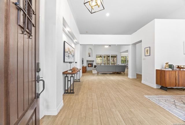 2818 Falling Brk, San Antonio, TX 78258