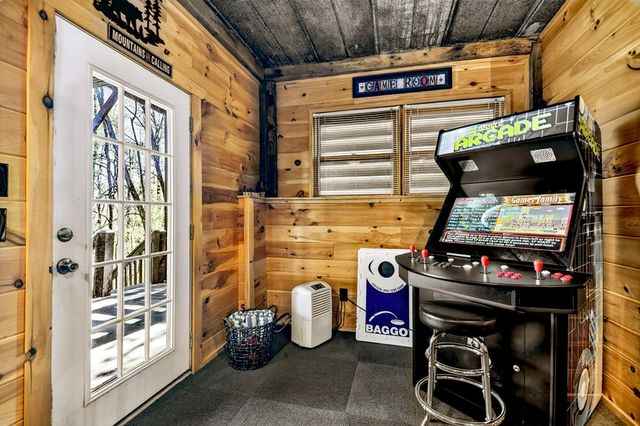 1831 Walnut Ridge, Ellijay, GA 30536