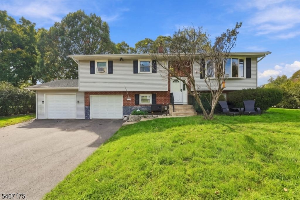 424 S 1St St, Lopatcong Twp., NJ 08865 — exterior