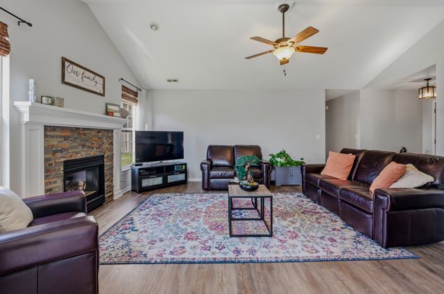 4804 LILLIAN DR, Columbia, MO 65202