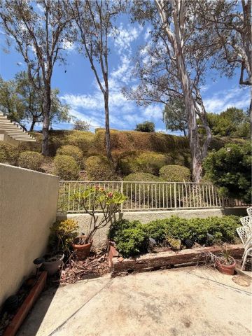 933 Creekside Dr. 126, Fullerton, CA 92833