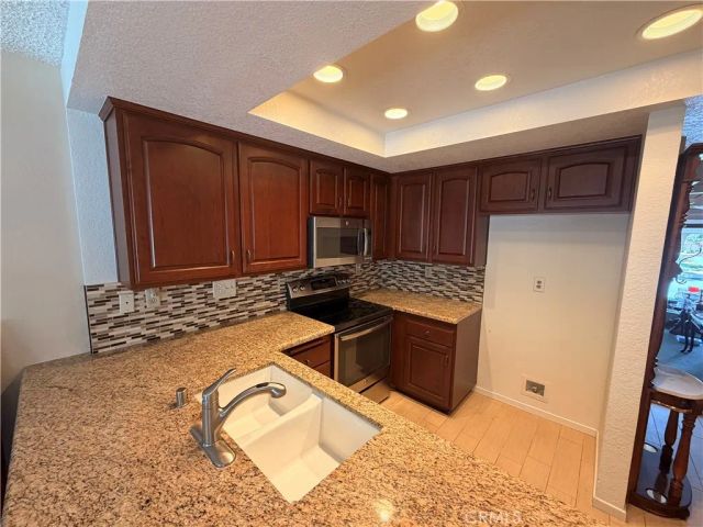 933 Creekside Dr. 126, Fullerton, CA 92833